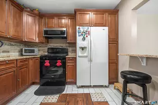 706 Maple St, Bridgeport, CT 06607 - Photo 13