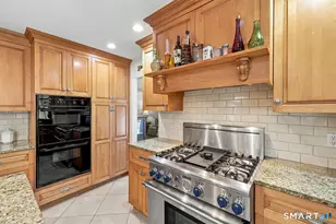 570 Burr St, Fairfield, CT 06824 - Photo 21