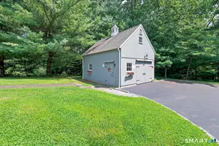 570 Burr St, Fairfield, CT 06824 - Photo 7