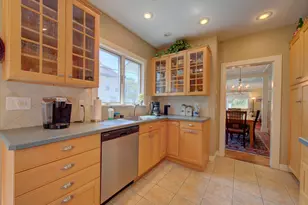 1164 Ocean Ave, New London, CT 06320 - Photo 11