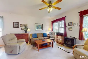 12 Ross Way, Windsor Locks, CT 06096 - Photo 3