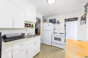52 Putnam Ave, Hamden, CT 06517 - Photo 9