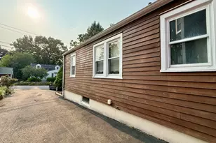 21 Parallel St, Norwalk, CT 06850 - Photo 9