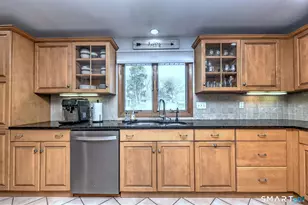 240 Quenby Pl, Stratford, CT 06614 - Photo 15