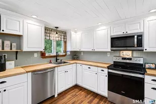 24 Bailey Ave, Wallingford, CT 06492 - Photo 5