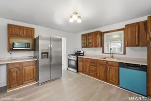 34 Corona Dr, Waterbury, CT 06708 - Photo 3