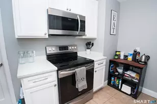 435 Ruth St, Bridgeport, CT 06606 - Photo 9