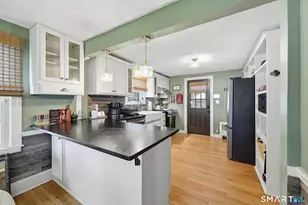 134 Oakwood Ave, West Hartford, CT 06119 - Photo 11