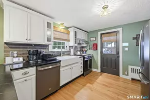 134 Oakwood Ave, West Hartford, CT 06119 - Photo 9