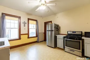 251 Monroe St, New Britain, CT 06052 - Photo 25