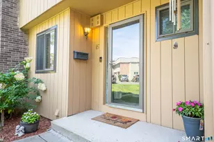 15 Willow Ct, Cromwell, CT 06416 - Photo 1