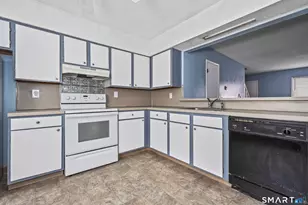 909 Hamilton Ave, Waterbury, CT 06706 - Photo 9