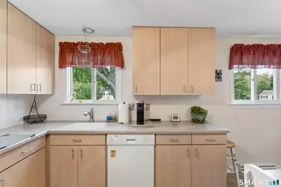 21 Sussex Place, Stamford, CT 06905 - Photo 11