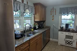 38 Pine St, Norwich, CT 06360 - Photo 9