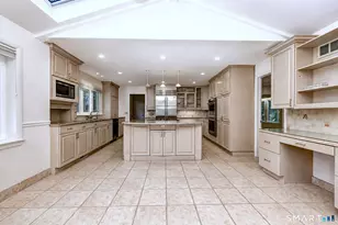 24 Inverness Rd, Trumbull, CT 06611 - Photo 7