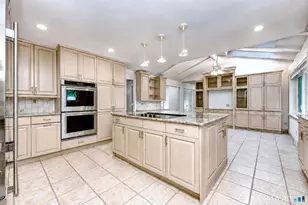 24 Inverness Rd, Trumbull, CT 06611 - Photo 5