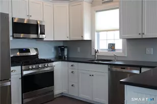 20 Shoreline Dr, Stratford, CT 06615 - Photo 9