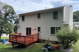 18 Kendall Cir, Waterbury, CT 06708 - Photo 9