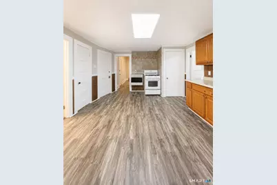 34 West Center Street #2E, Manchester, CT 06040 - Photo 3