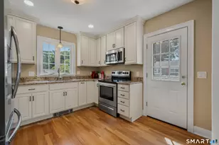 4 Cottage St, Groton, CT 06340 - Photo 7