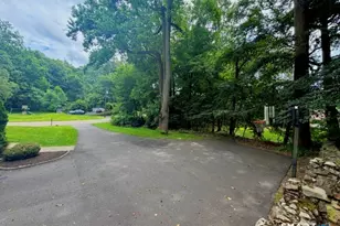 500 Wolcott Ln, Orange, CT 06477 - Photo 5