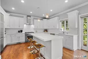 16 Hawthorne St S, Greenwich, CT 06831 - Photo 5