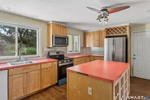 65 Tower St, Milford, CT 06460 - Photo 7