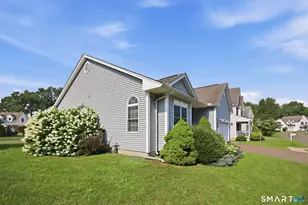 21 Merrigan Ln, Windsor Locks, CT 06096 - Photo 3
