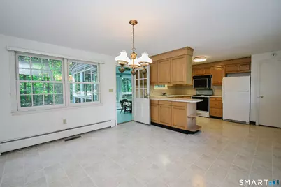 162 Roslyn Drive, New Britain, CT 06052 - Photo 9