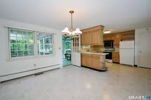 162 Roslyn Dr, New Britain, CT 06052 - Photo 9