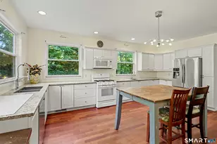 1908 Stratfield Rd, Fairfield, CT 06825 - Photo 11