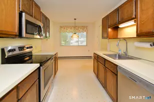 682 Heritage Vlg, Southbury, CT 06488 - Photo 7