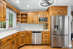 22 Buckskin Ln, Oxford, CT 06478 - Photo 11