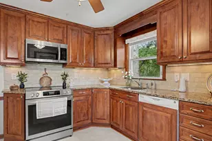 196 N Anthony St, Bridgeport, CT 06606 - Photo 9
