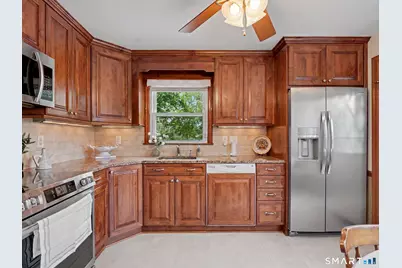 196 North Anthony Street, Bridgeport, CT 06606 - Photo 9