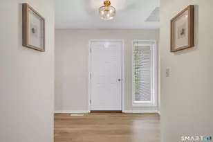 4 Carriage Dr, Simsbury, CT 06070 - Photo 3