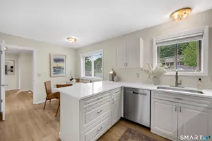 4 Carriage Dr, Simsbury, CT 06070 - Photo 7
