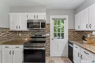 976 Old Waterbury Rd, Southbury, CT 06488 - Photo 11