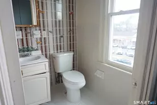 472 Prospect Ave, Hartford, CT 06105 - Photo 9