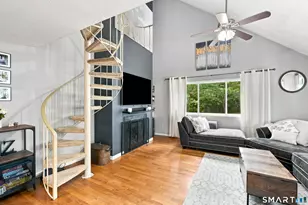 4 Clubhouse Dr, Cromwell, CT 06416 - Photo 5