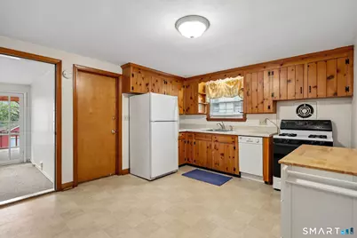 24 Bretton Road, West Hartford, CT 06119 - Photo 5