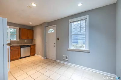 166 Earl Avenue, Bridgeport, CT 06606 - Photo 5