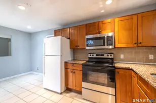 166 Earl Ave, Bridgeport, CT 06606 - Photo 7