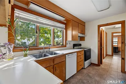 95 Parkway South, New London, CT 06320 - Photo 7