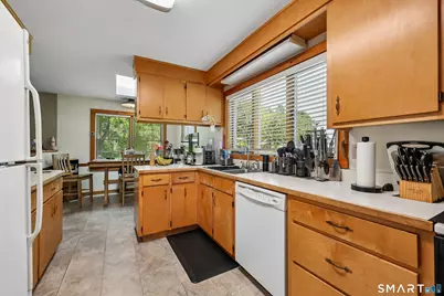 95 Parkway South, New London, CT 06320 - Photo 5