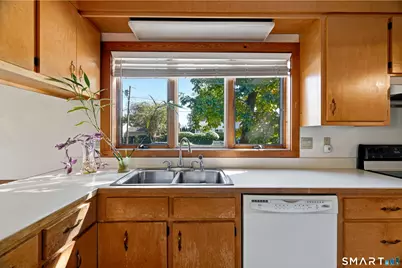 95 Parkway South, New London, CT 06320 - Photo 5