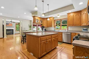 8 White Oak Ln, Waterford, CT 06375 - Photo 7