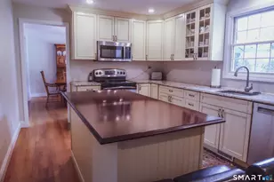 35 Sherwood Pl, Fairfield, CT 06890 - Photo 5