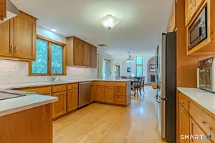 5 Pondview Dr, Cromwell, CT 06416 - Photo 7