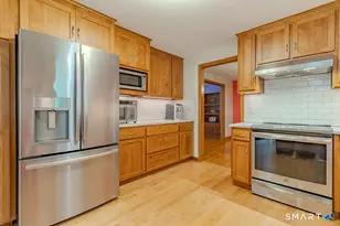 5 Pondview Dr, Cromwell, CT 06416 - Photo 9